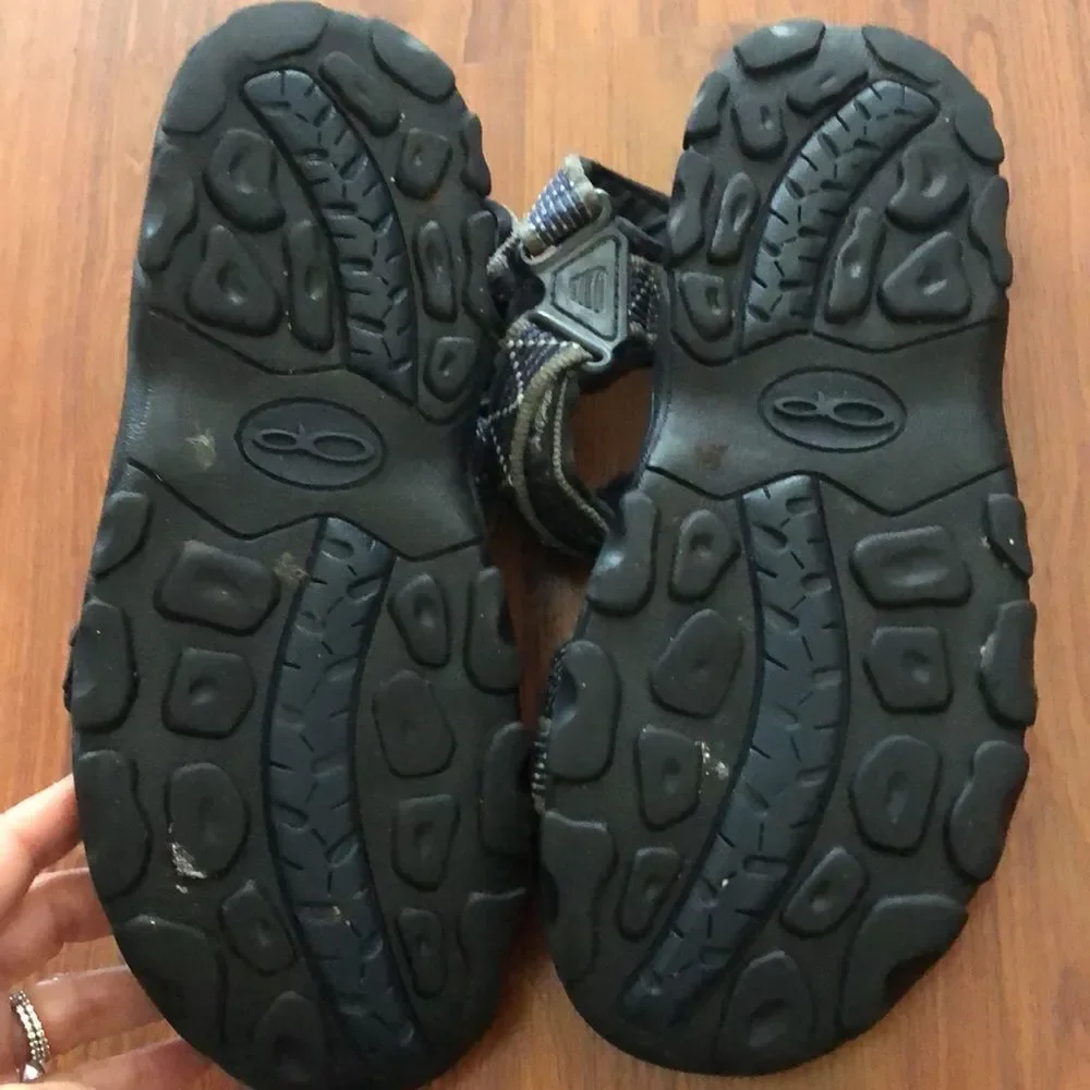 OP men’s reef outdoor sandals  size 9